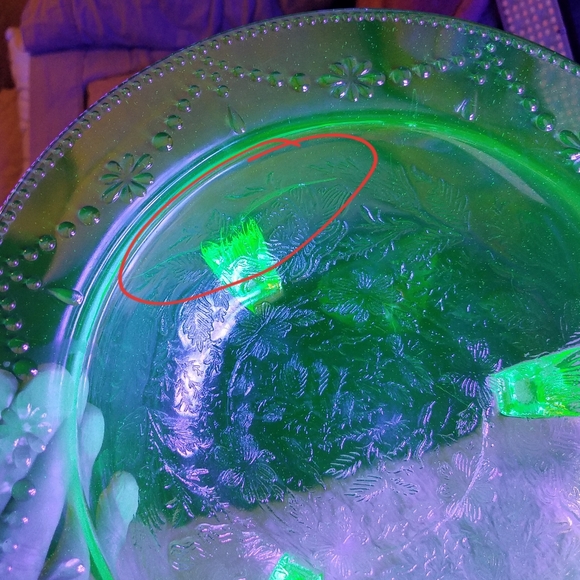 Vintage Depression Uranium Glass 3-legged Bowl Dish - Picture 9 of 9